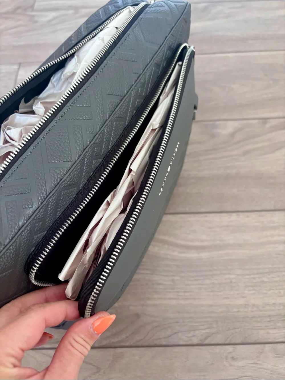 NWT! Tommy Hilfiger Dark Gray Men’s Flag Computer Bag